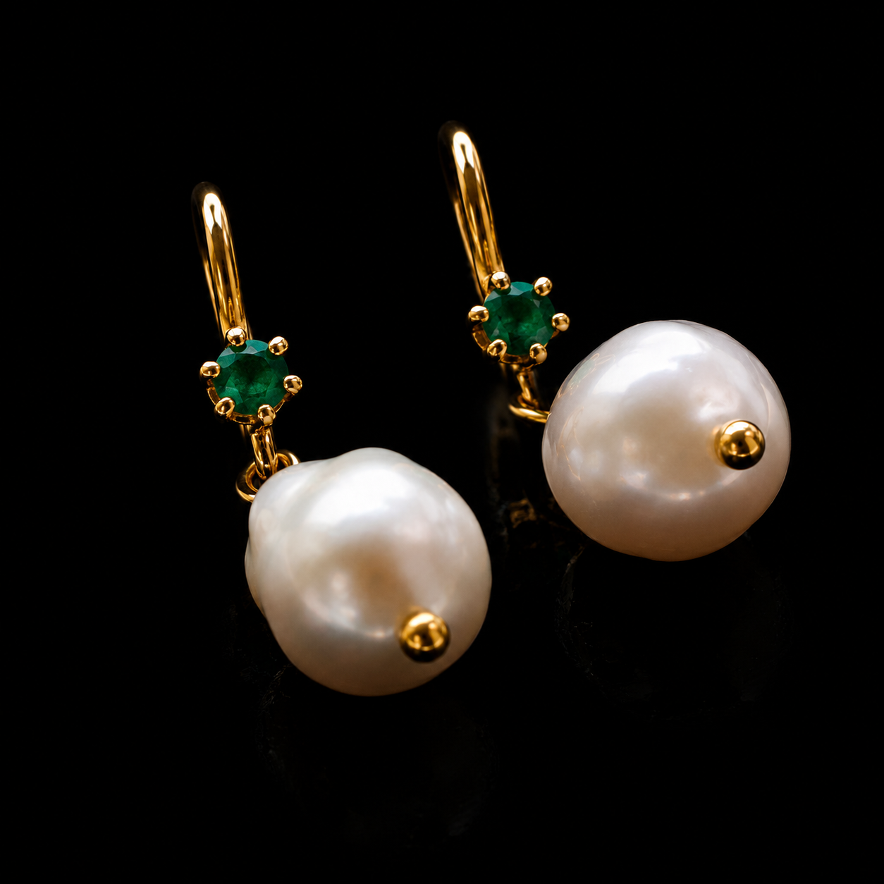 Earrings with pearls